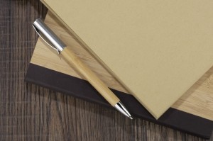 Elegancki bambusowy długopis Leno