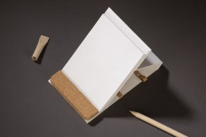 Notes z funkcją stojaka pod telefon Milki