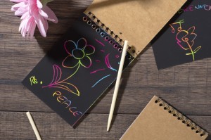 Notes z czarnymi kartkami do zdrapywania Grafi
