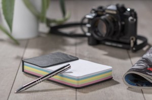 Kolorowe karteczki w etui z ekoskóry Tesi