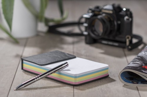 Kolorowe karteczki w etui z ekoskóry Tesi