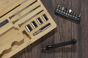 Zestaw narzędzi w bambusowym etui Mad