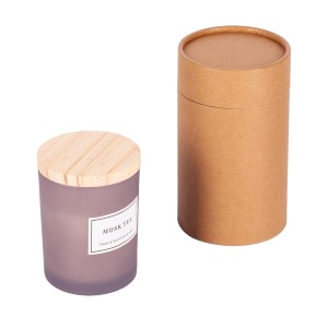Świeczka zapachowa zapakowana w tekturową tubę
