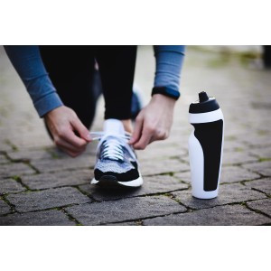 Bidon sportowy o ergonomicznym kształcie GRIPPY